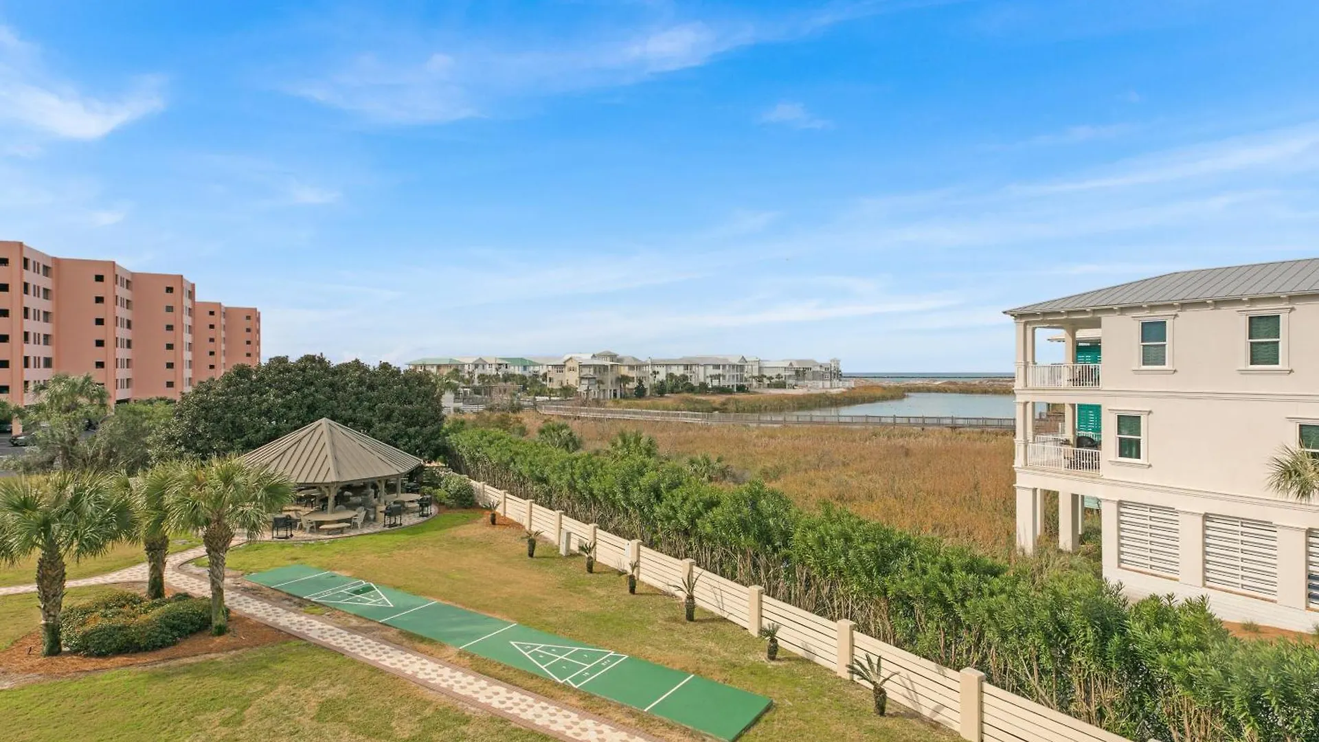 Islander 318, Updated 2 Bedroom 2 Bath, Free Beach Service Destin Holiday home