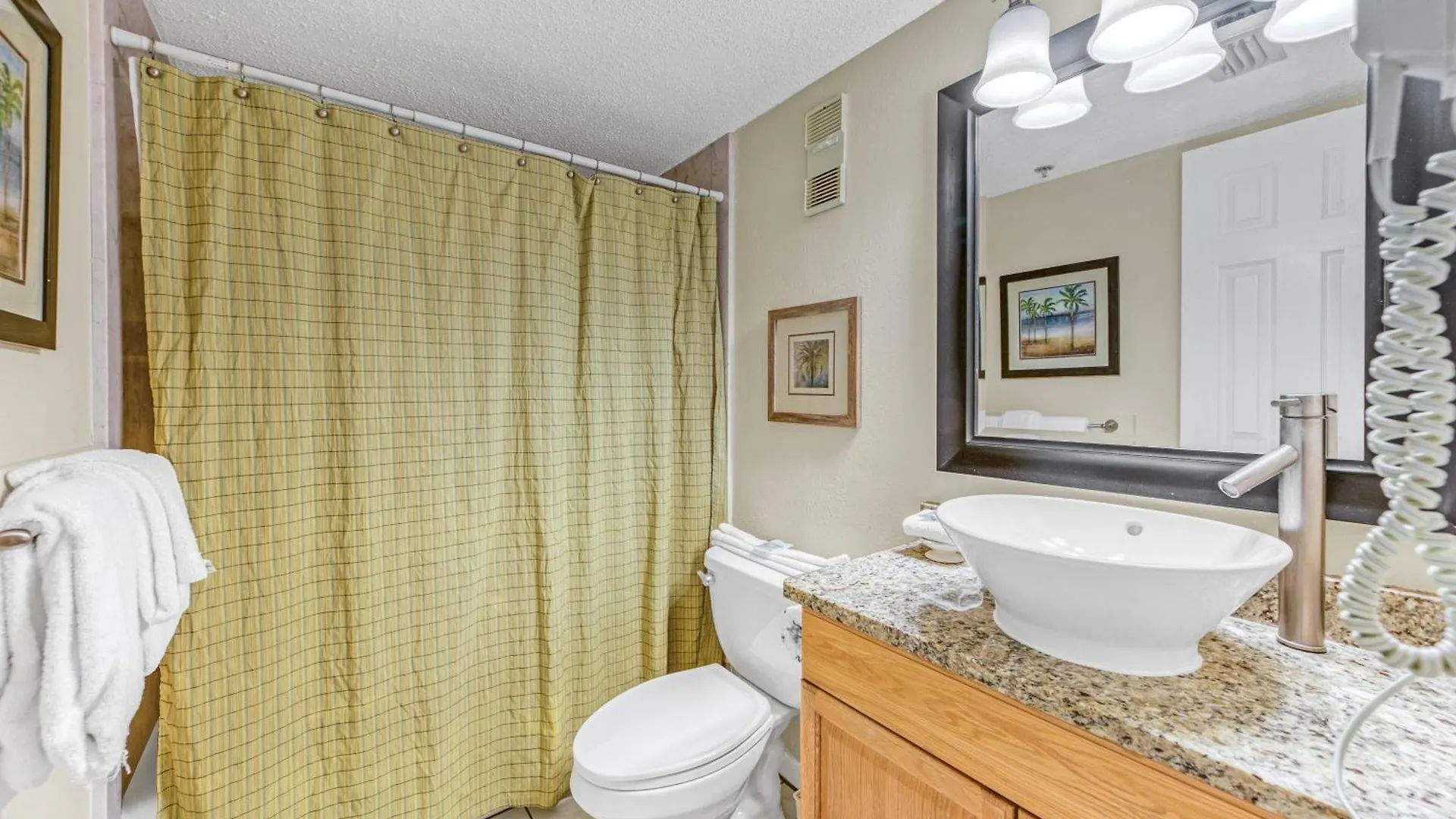 Islander 318, Updated 2 Bedroom 2 Bath, Free Beach Service Destin Holiday home