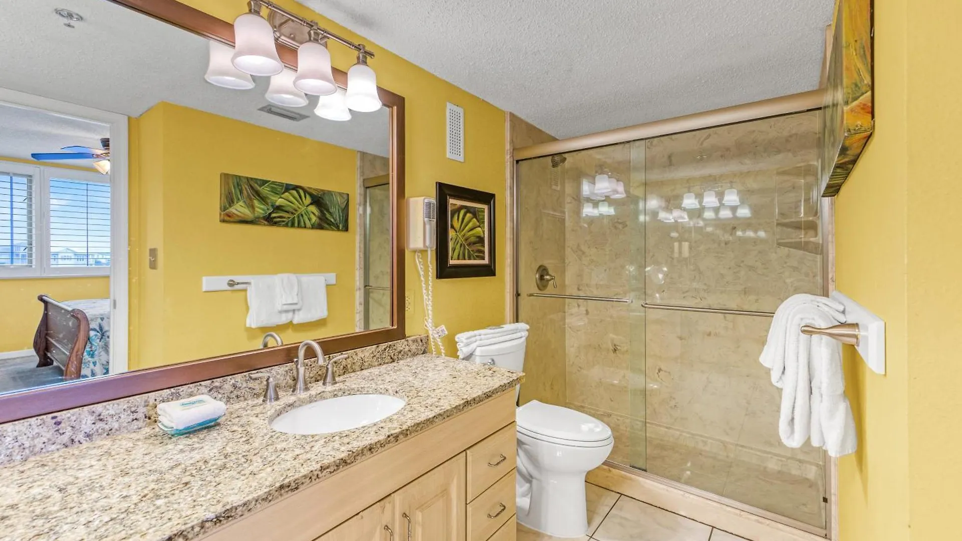 Islander 318, Updated 2 Bedroom 2 Bath, Free Beach Service Destin 0*,